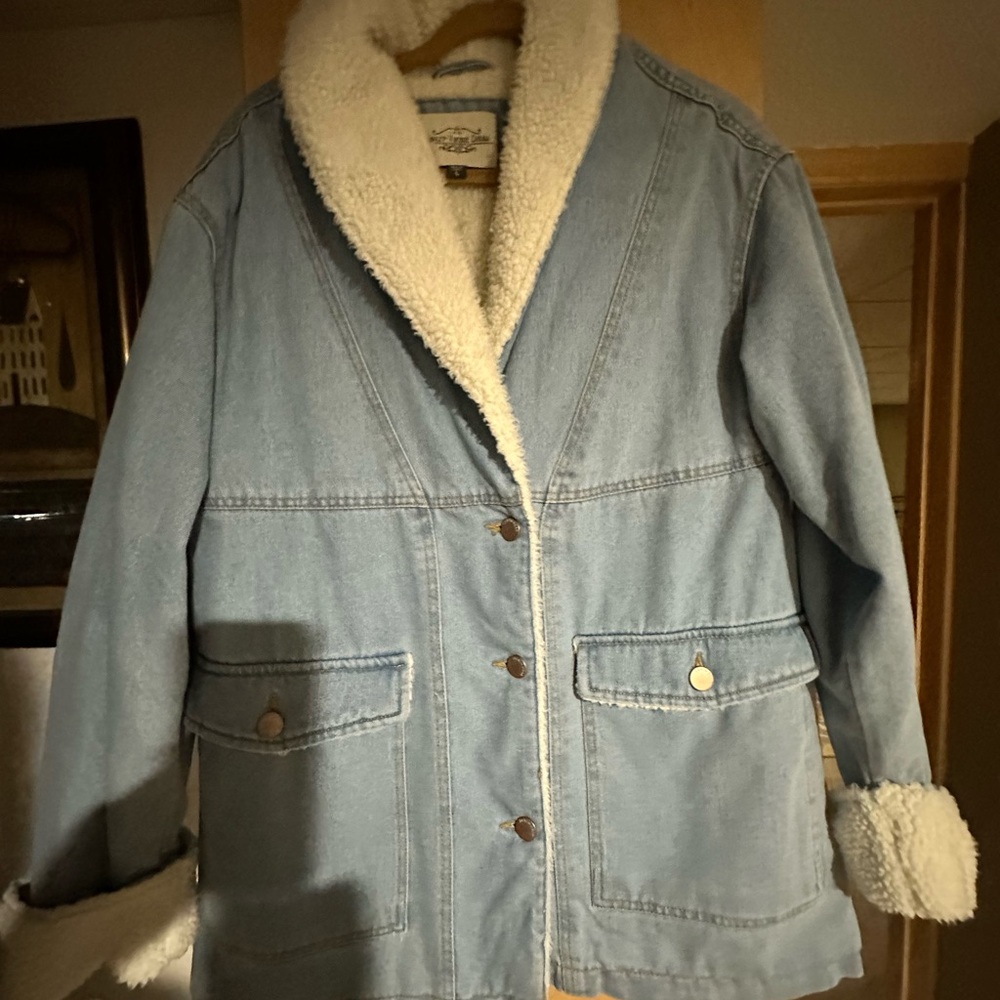 Cozy Blue Denim Jacket with Cream Lining